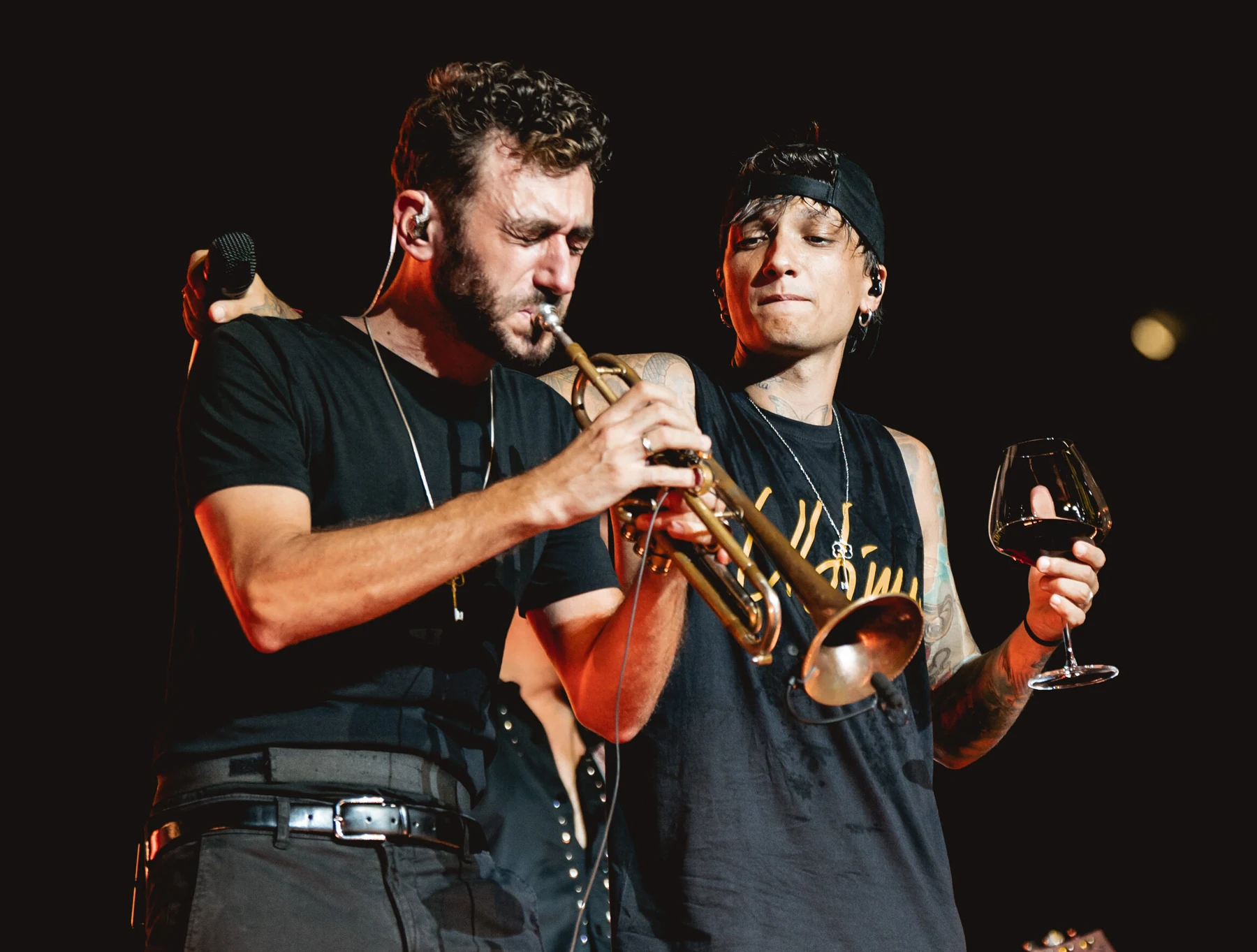 Alessandro Bottacchiari sul palco con Ultimo